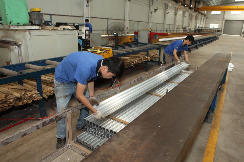 Do you know how the aluminum profiles of doors and windows are produced?cid=3