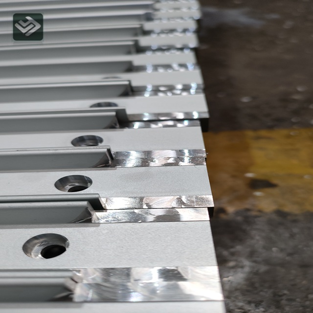 Aluminium extrusion automatic logistics truck parts CNC machining aluminum parts